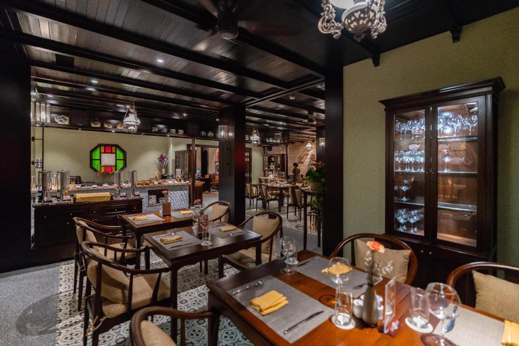 ลิตเติล ริเวอร์ไซด์ . อะ ลักชัวรี โฮเต็ล แอนด์ สปา Hotel ฮอยอัน ภายนอก รูปภาพ The interior of the restaurant