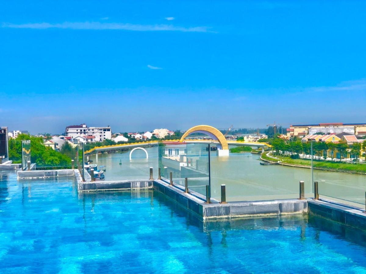 ลิตเติล ริเวอร์ไซด์ . อะ ลักชัวรี โฮเต็ล แอนด์ สปา Hotel ฮอยอัน ภายนอก รูปภาพ View of the bridge from the rooftop pool of the hotel