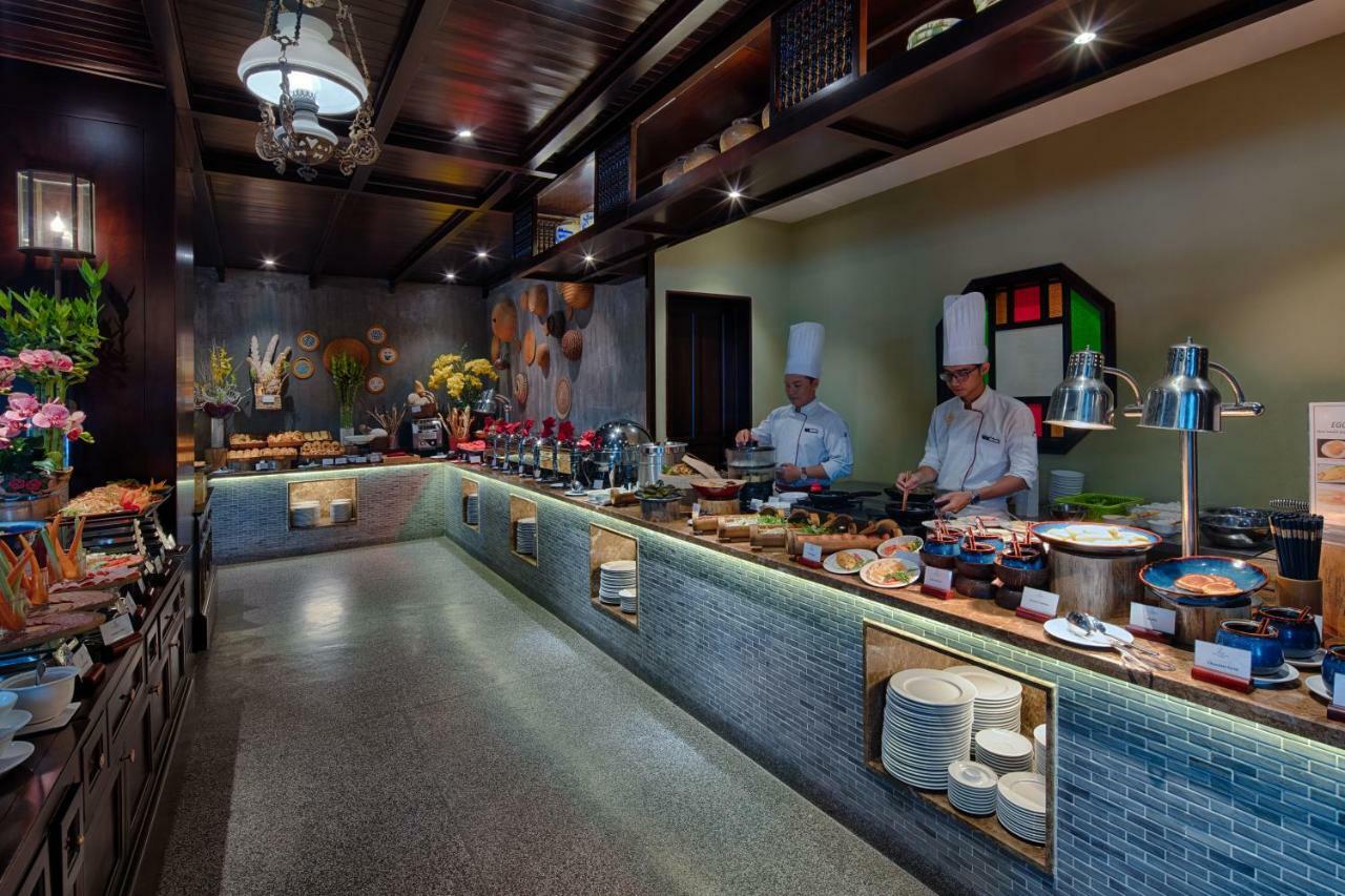 ลิตเติล ริเวอร์ไซด์ . อะ ลักชัวรี โฮเต็ล แอนด์ สปา Hotel ฮอยอัน ภายนอก รูปภาพ The buffet at the restaurant