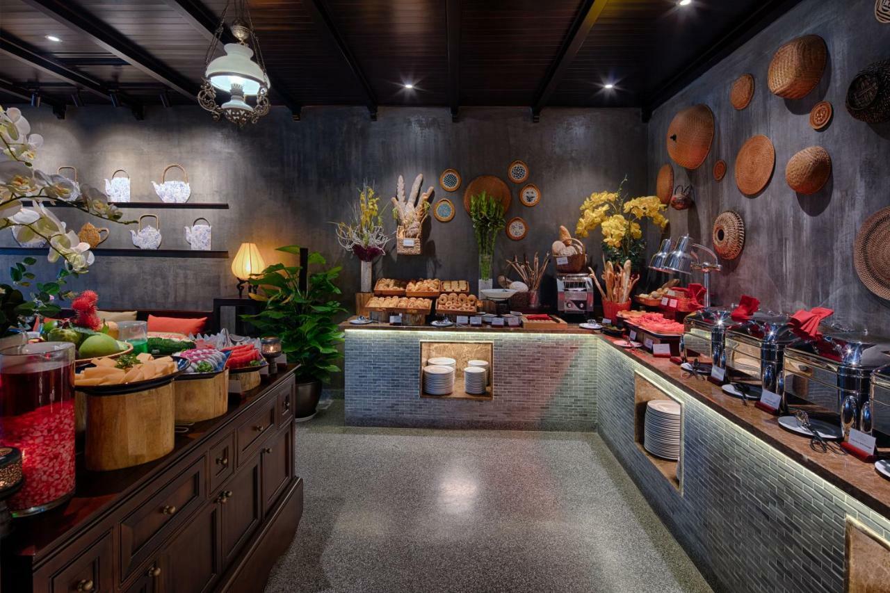ลิตเติล ริเวอร์ไซด์ . อะ ลักชัวรี โฮเต็ล แอนด์ สปา Hotel ฮอยอัน ภายนอก รูปภาพ The buffet at the restaurant